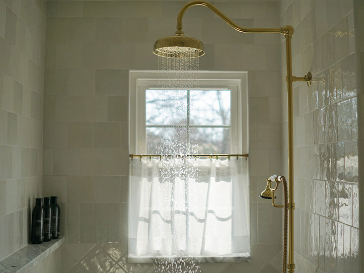 How to Choosing Café Curtains for Your Bathroom