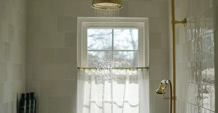 How to Choosing Café Curtains for Your Bathroom