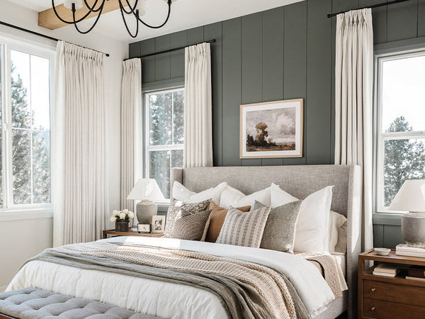 5 Delightful Ways to Style Your Bedroom with White Linen Curtains